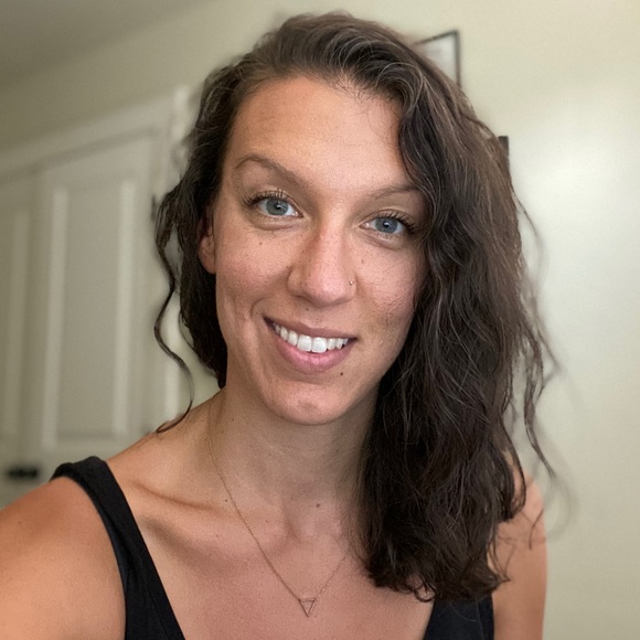 Meet your Posher, Niki - Picture 1 of 1